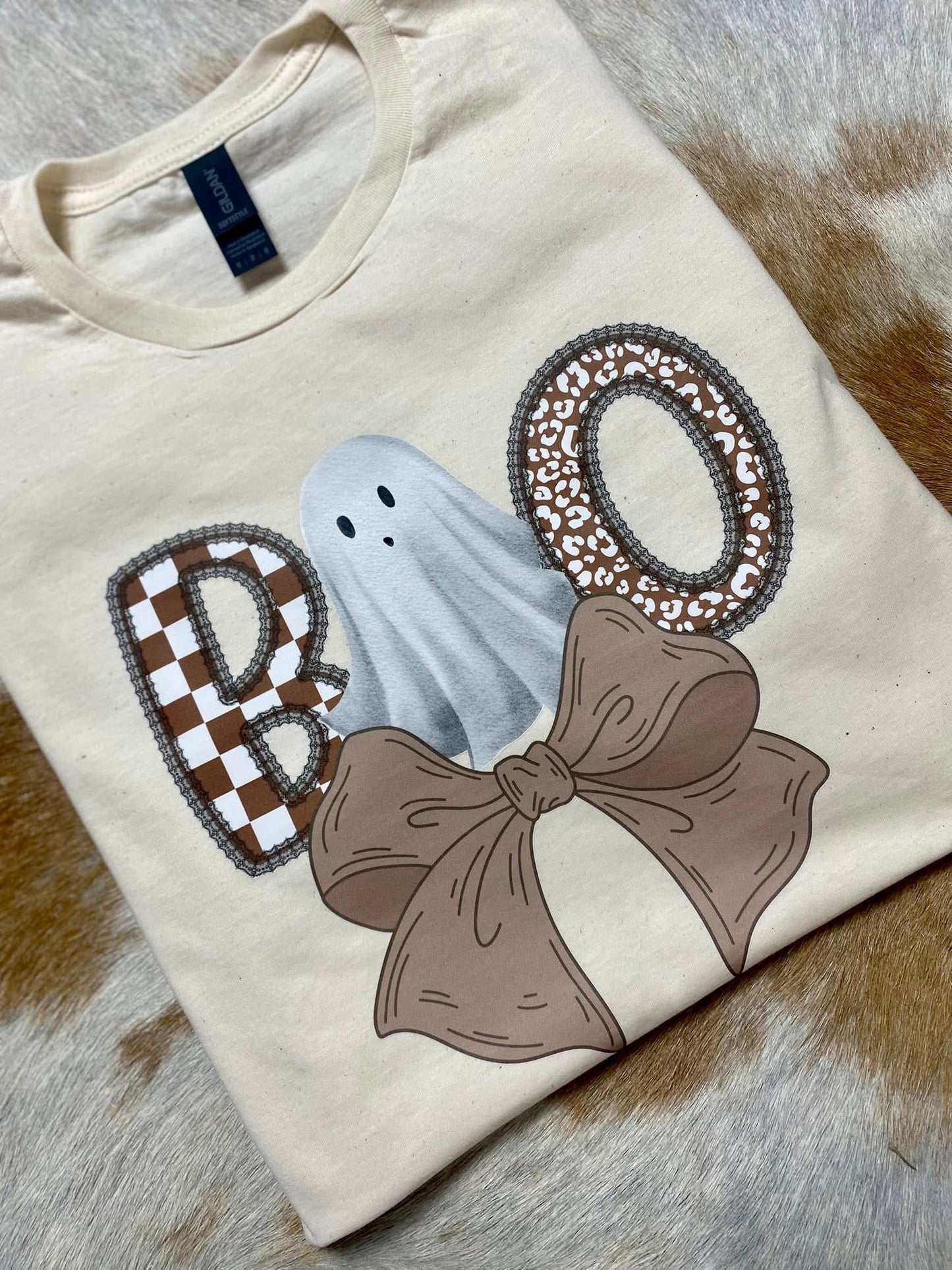 Boo with Bow Gildan T-Shirt